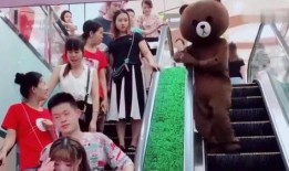 网红吃瓜挨揍视频在线观看,一场意外的网络风暴
